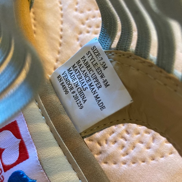 Shoes - Picture 4 of 10